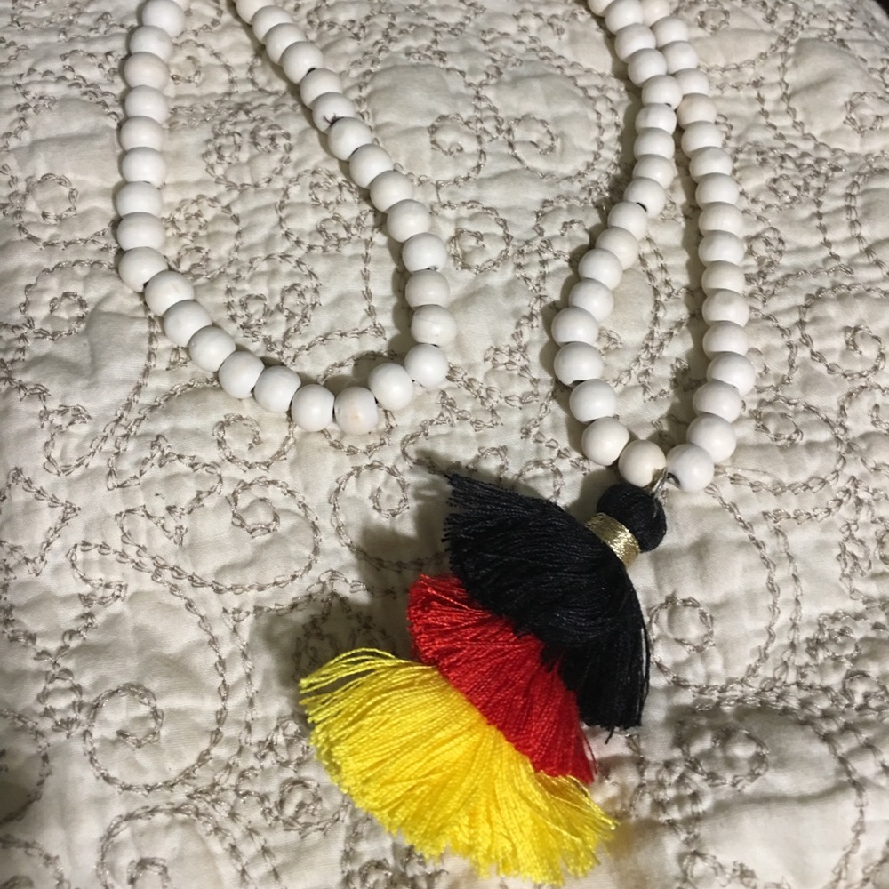 Fringe necklace